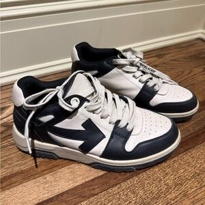 Off-White sneakers
black and cream
virgil abloh
size 39